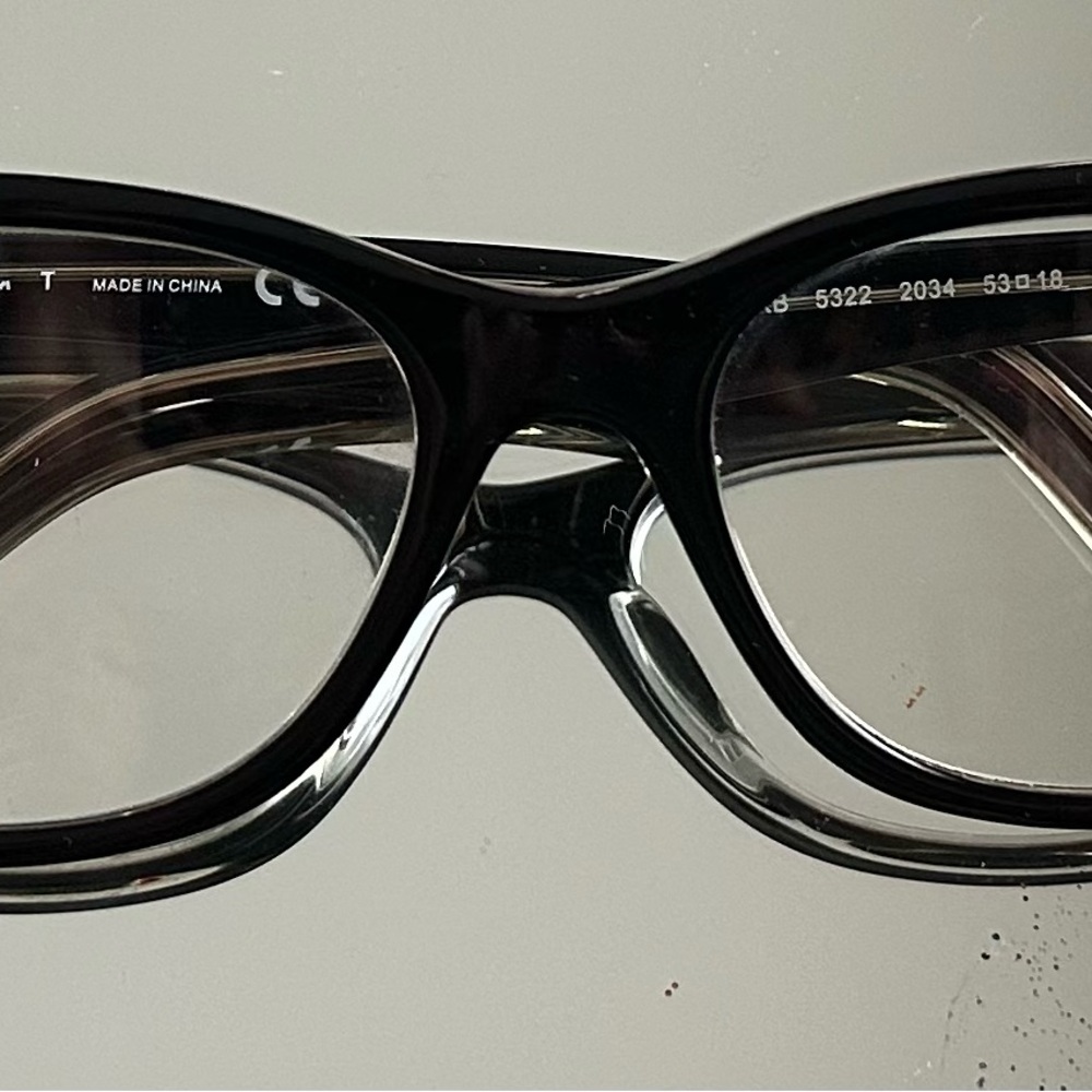 RAY BAN: Black Frame Eye Glasses